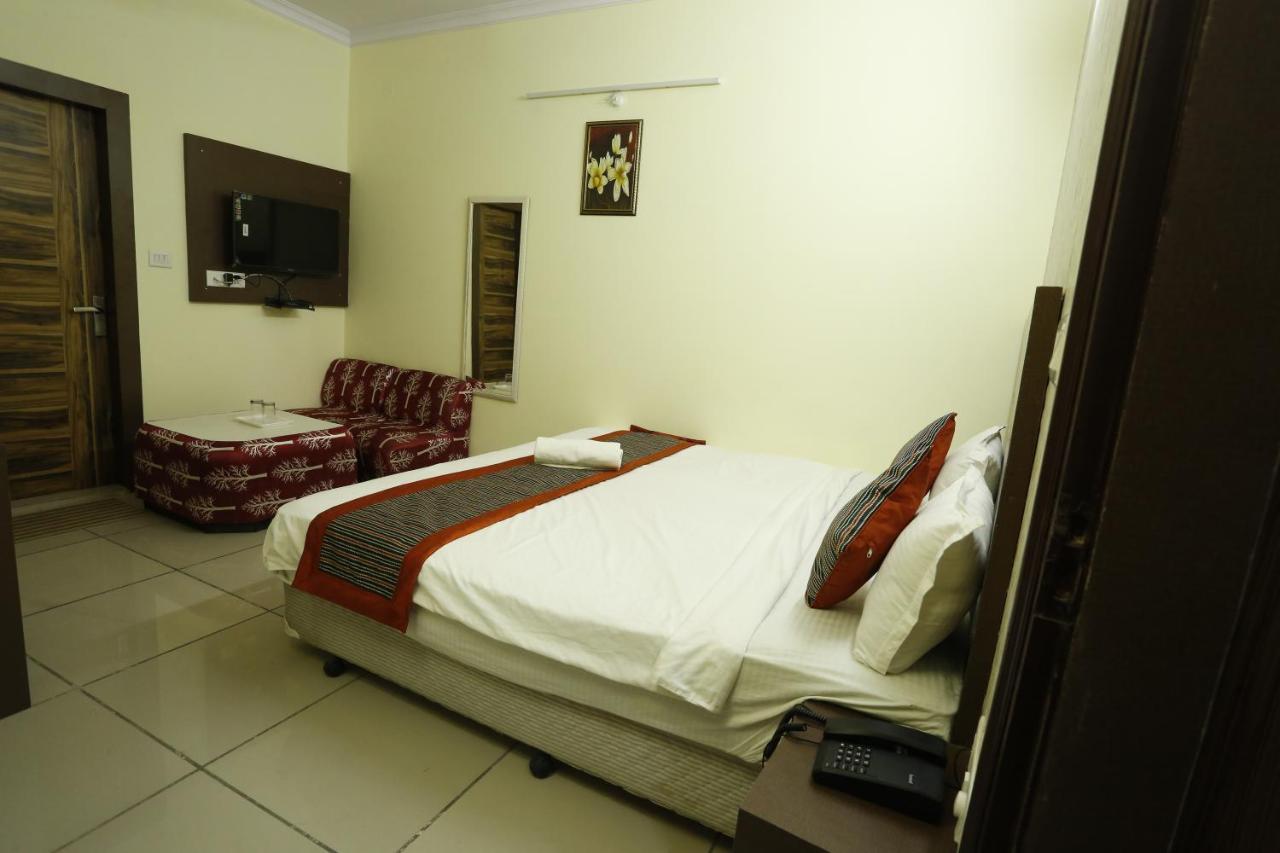 Airport Hotel Edge Home Stay Neu-Delhi Exterior foto