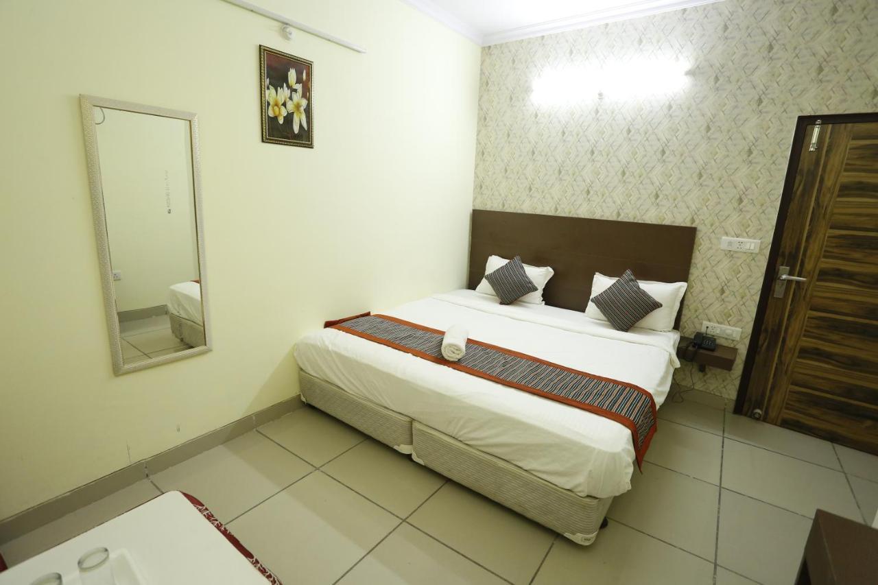 Airport Hotel Edge Home Stay Neu-Delhi Exterior foto